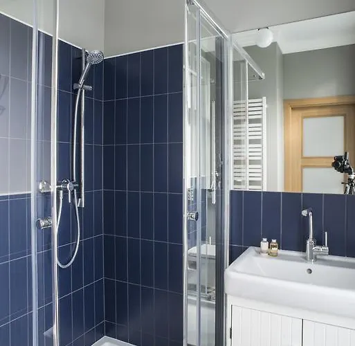 独奏码头公寓 *