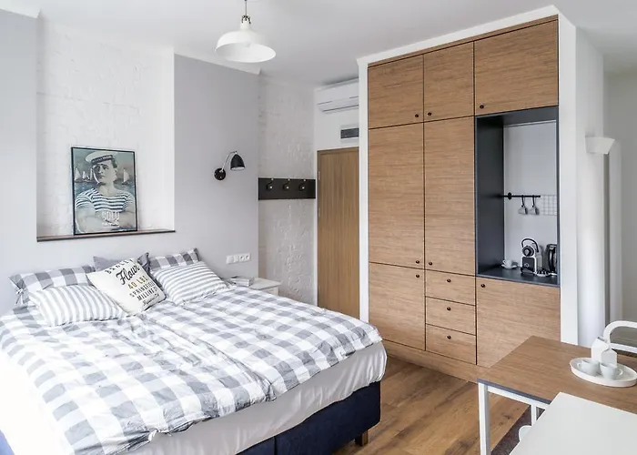 独奏码头公寓 *