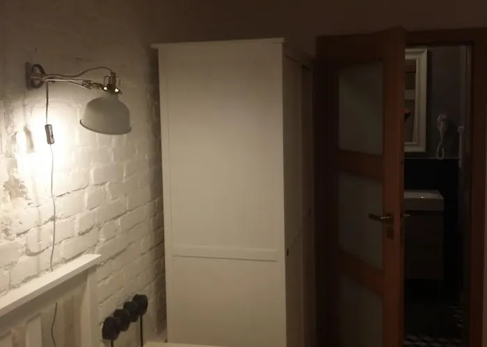 独奏码头公寓 *